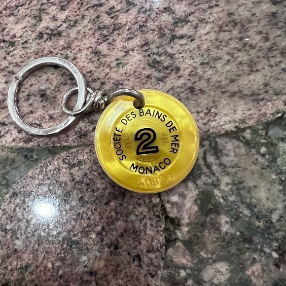 SOCIETE des bains de mer Monaco yellow key chain - Picture 3 of 4